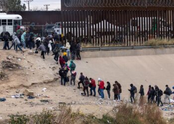 Habilitan 4.500 camas en la ciudad fronteriza El Paso para recibir refugiados