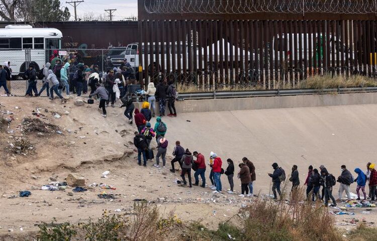 Habilitan 4.500 camas en la ciudad fronteriza El Paso para recibir refugiados