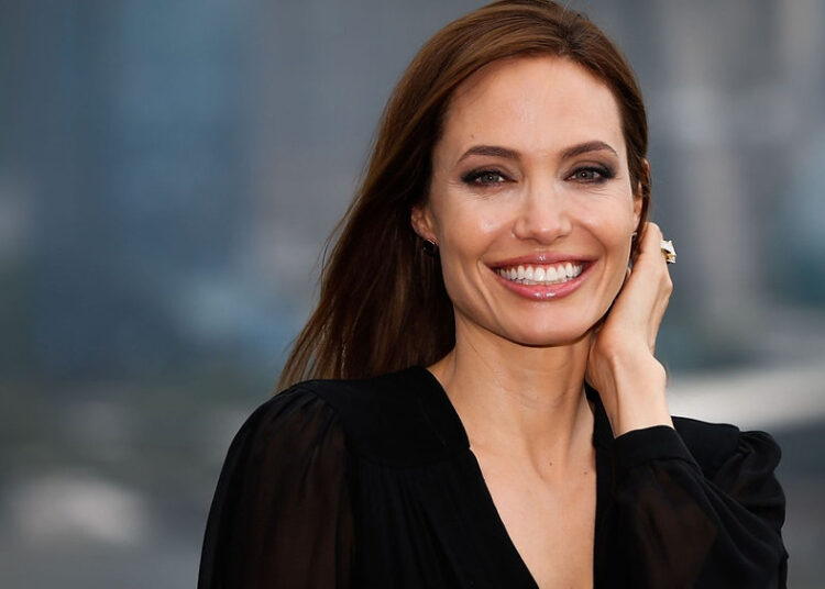 Angelina Jolie cumple el sueño de lanzar su propia marca de ropa