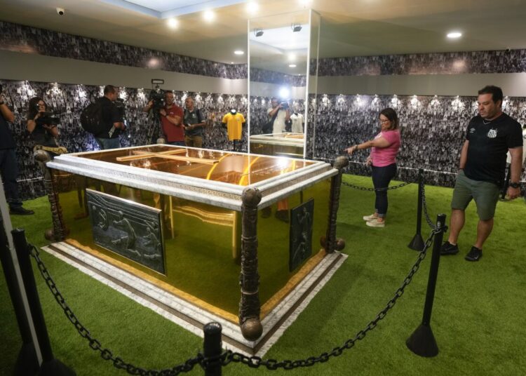 Mausoleo de Pelé abrió sus puertas en la ciudad brasileña Santos