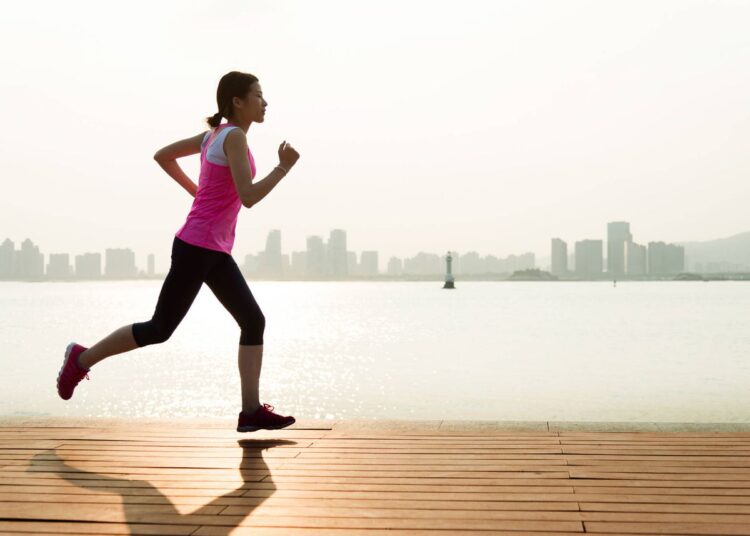 Caminar por 20 minutos es suficiente para ayudar al corazón, según estudios