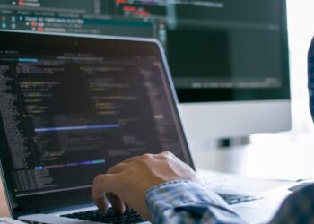 Estafadores fingieron alquilar una habitación para saquear cuenta bancaria de una victima