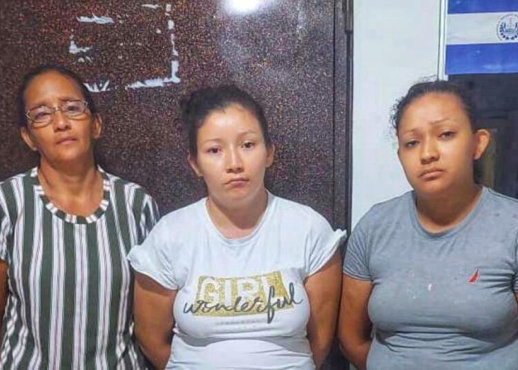Madre e hijas arrestadas por extorsión en el departamento de San Miguel