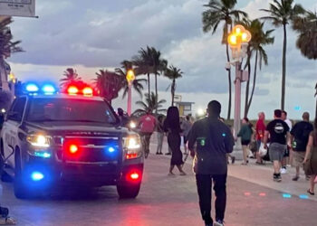 Cuatro menores entre los 9 heridos por una pelea a tiros en una playa de Florida