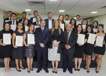 Avance en la medicina salvadoreña: ISSS forma a 20 médicos en subespecialidades de vanguardia