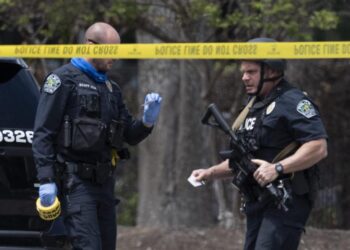 Dos fallecidos y un herido en un tiroteo en una gasolinera en EEUU