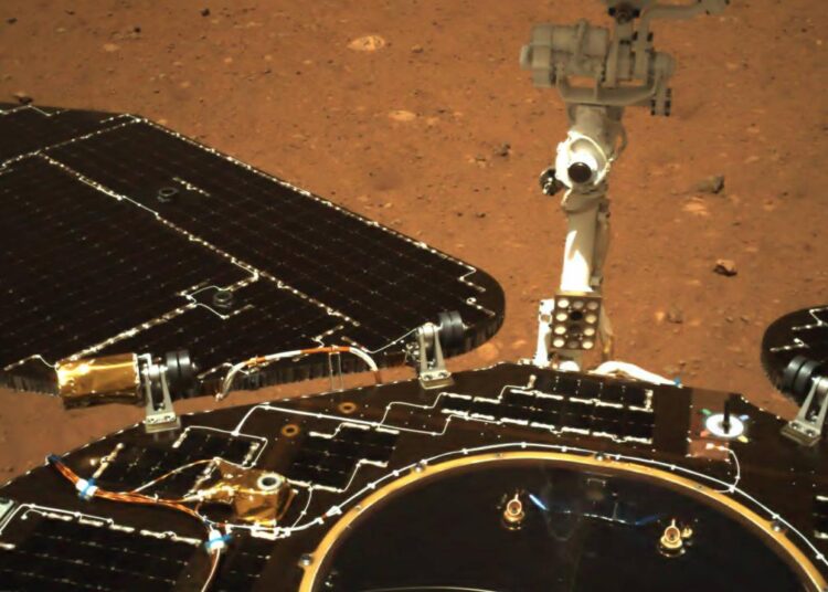 Sonda china halla indicios de agua en estado líquido en Marte