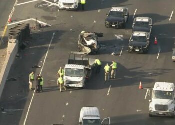 Accidente de terror en California: Vehículo estalló en llamas y dejó cinco muertos al chocar en plena autopista