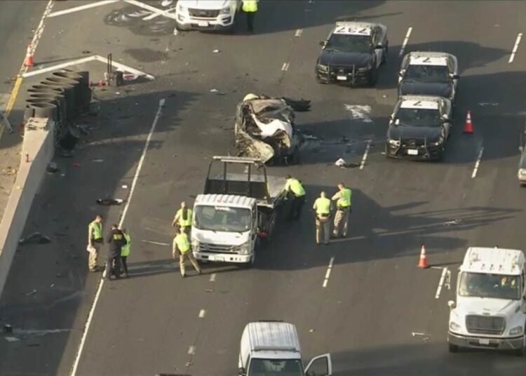 Accidente de terror en California: Vehículo estalló en llamas y dejó cinco muertos al chocar en plena autopista