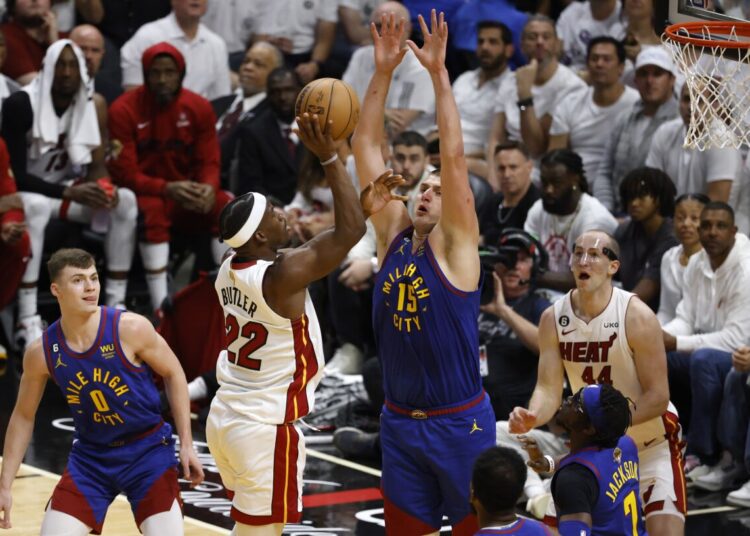 Jokic y Murray dirigen una apisonadora en Miami en las finales de la NBA