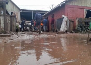 12 mil personas aisladas por fuertes lluvias en Chile