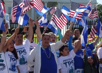 EE. UU. extiende TPS para salvadoreños por 18 meses más