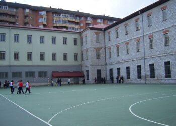 Un niño en España quedó ciego después de que un compañero le lanzara una escuadra