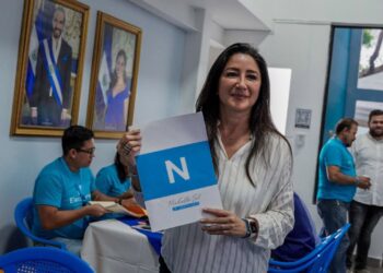 Michel Sol formaliza su participación como precandidata a alcaldesa de La Libertad Este por el partido Nuevas Ideas