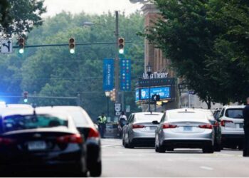 Dos fallecidos tras tiroteo en una graduación escolar en Estados Unidos