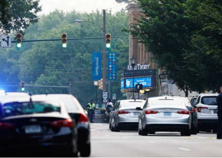 Dos fallecidos tras tiroteo en una graduación escolar en Estados Unidos