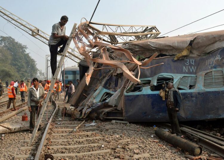 Dos fallecidos y 34 heridos al descarrilarse un tren en Túnez