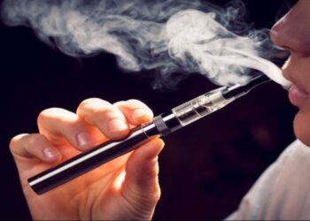 OMS insta a los países a regular los cigarrillos electrónicos