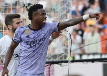 Dos aficionados del Valencia reconocen gestos contra Vinicius