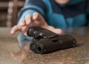 Niño de tres años mata de un tiro accidental a su hermana en EEUU