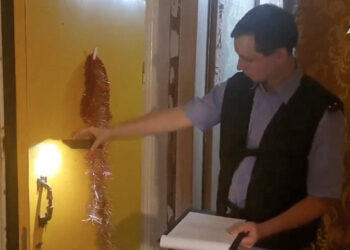 Una mujer escapa de la casa donde un maníaco sexual la retuvo 14 años