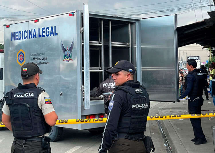 Dos tiroteos en Ecuador dejan al menos diez muertos