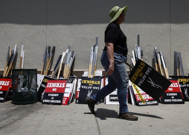 Huelgas en Hollywood pueden provocar $ 4.000 millones en pérdidas