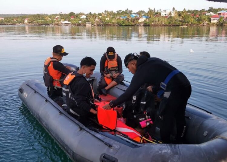 Al menos 15 fallecidos y 33 rescatados en un naufragio en Indonesia