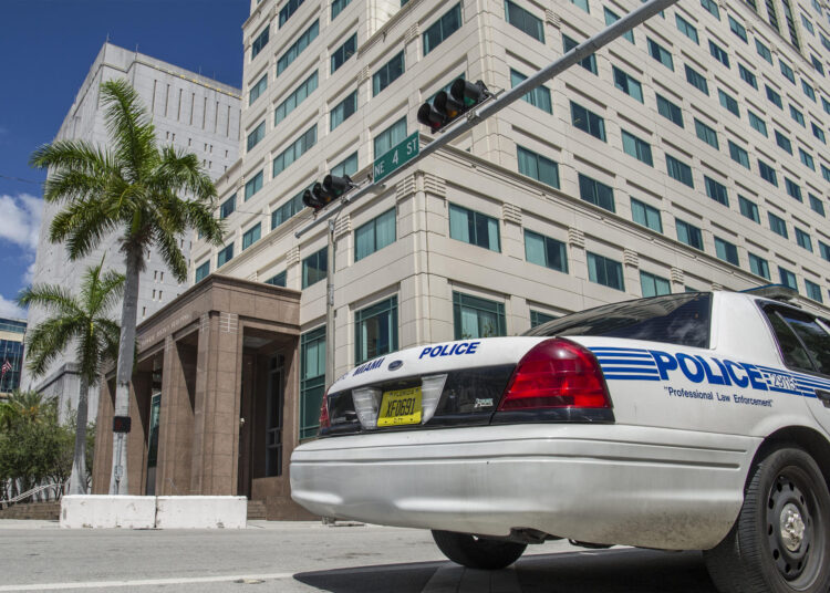 Arrestan a mujer tras intentar contratar a sicario para matar a un niño en Miami