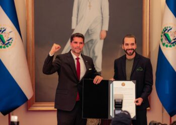 El presidente Nayib Bukele y Movimiento Viva México firman carta de intención para combatir la trata de niños y adolescentes en El Salvador