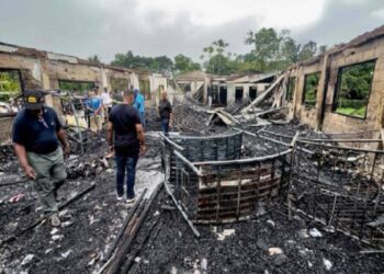 Guyana indemnizará a familias de niños fallecidos en incendio de una escuela