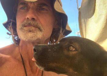 Marinero australiano y su perro sobrevivieron dos meses a la deriva