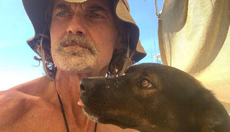 Marinero australiano y su perro sobrevivieron dos meses a la deriva