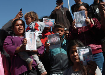 Sobrevivientes de incendio en estación migratoria en México exigen reparación