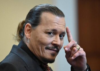 Cancelan show de Johnny Depp en Budapest tras encontrarlo desmayado