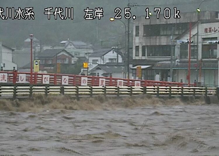 El ciclón Lan vuelve a paralizar el transporte y deja lluvias récord en el oeste de Japón