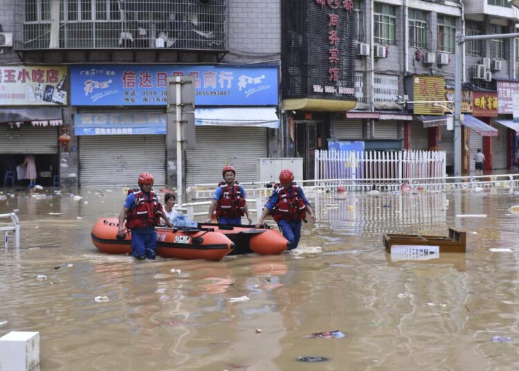 Al menos 4 muertos y 48 desaparecidos por fuertes lluvias en China