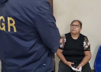 Capturan a empleada administrativa de la PNC por estafa en San Miguel