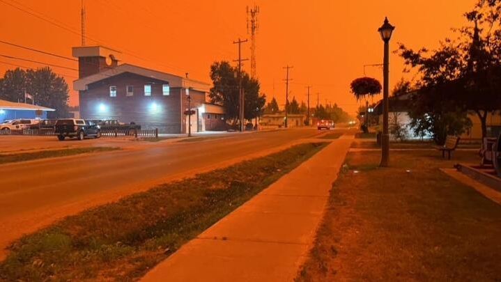 Ordenan evacuación en ciudad de Canadá ante advertencia de incendios forestales