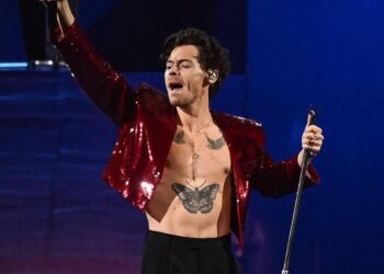 Harry Styles lanza línea de fragancias con temática sexual