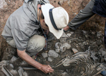 Arqueólogos hallan tumba de 3.000 años de uno de los primeros sacerdotes de Perú
