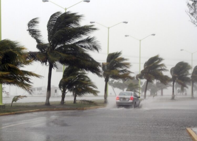 Tormenta tropical “Franklin” puede convertirse en huracán este fin de semana
