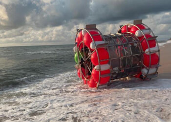 Detenido hombre que intentaba cruzar el Atlántico en una «rueda de hámster» desde EE.UU.