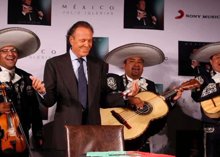 Julio Iglesias, señor de la historia de la música, cumple 80 años