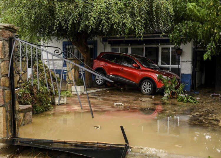 Dos muertos, tres desaparecidos, barrios y pueblos inundados dejan lluvias en España