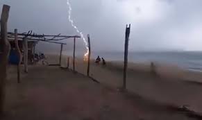 Dos personas mueren al ser impactadas por un rayo en Michoacán, México