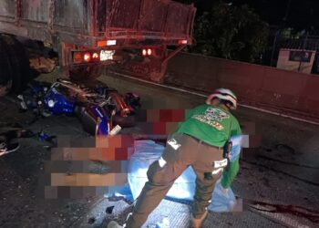Motociclistas pierden la vida tras impactar con camión en el bulevar del Ejercito