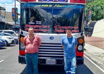 Detenidos dos conductores de transporte colectivo por conducción peligrosa en Soyapango