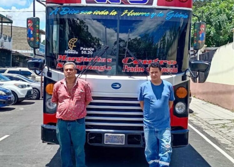 Detenidos dos conductores de transporte colectivo por conducción peligrosa en Soyapango
