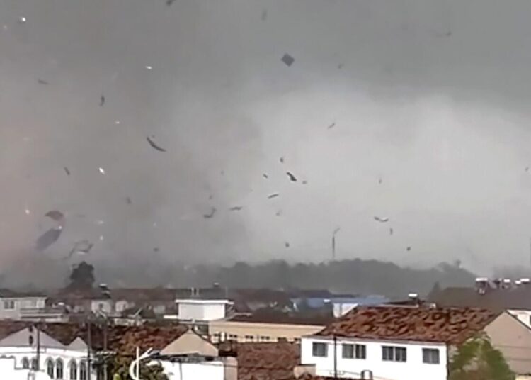 Aumenta el número de fallecidos y heridos por tornados en China